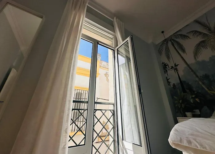 In Plaza Arenal * Χέρεζ